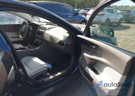 2018 Jaguar Xe 25T Premium z USA, uszkodzony, nr VIN SAJAJ4FX7JCP37906